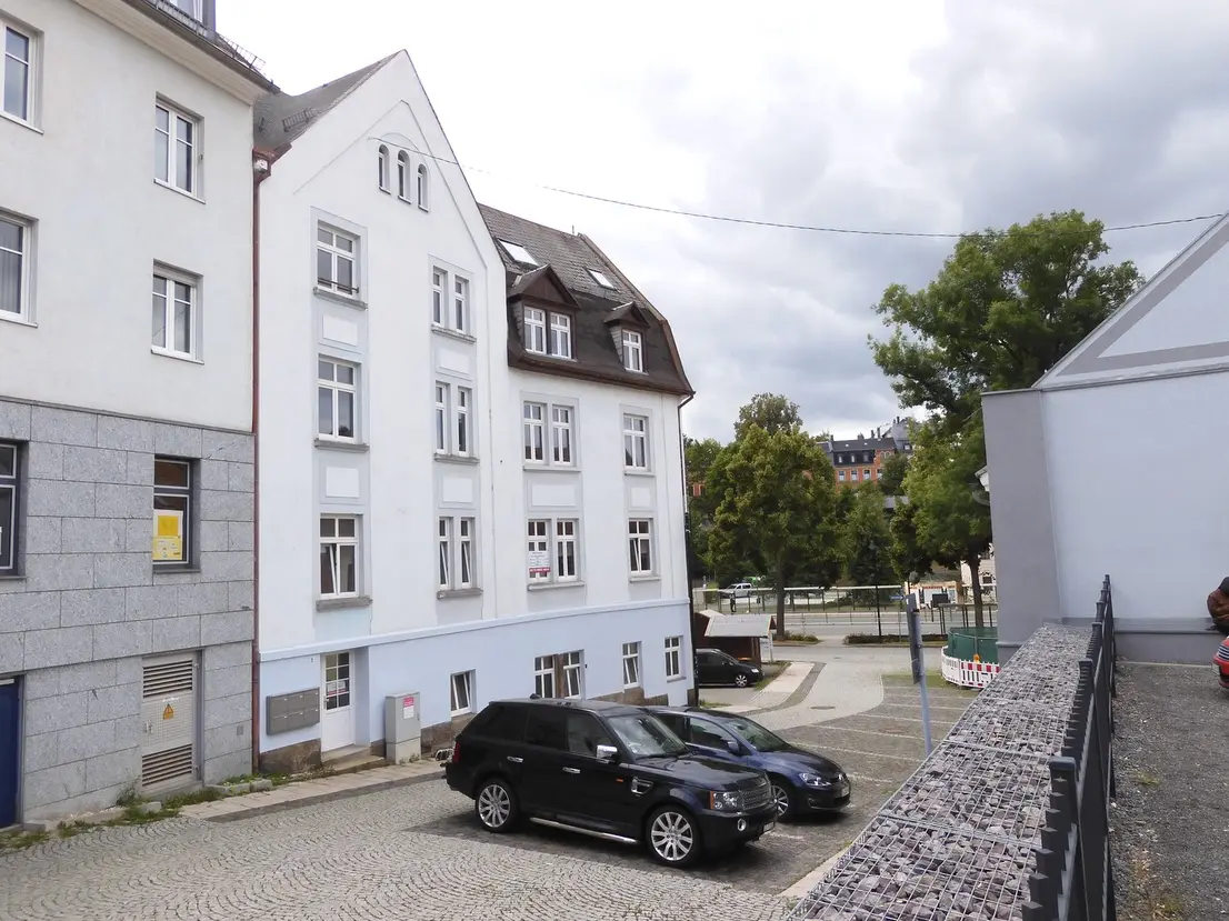 *Erstbezug nach Renovierung* 4-Raum Wohnung zentrumsnah mit Balkon - Hausansicht Mühlberg
